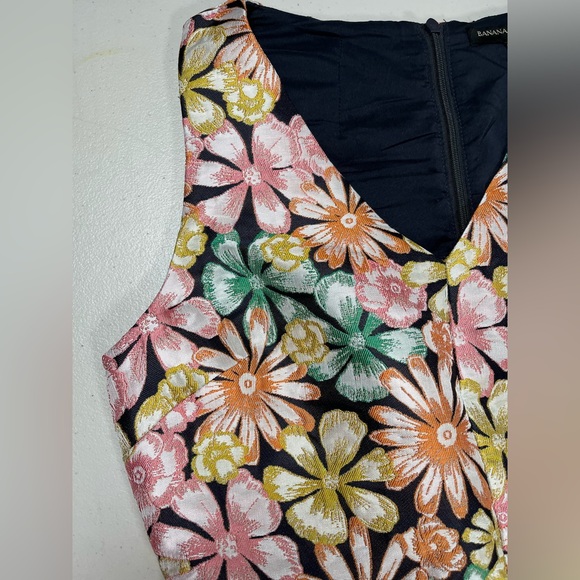 Banana Republic sheath Dress Size
2P Multicolor Floral Embossed
Jacquard - Picture 5 of 12